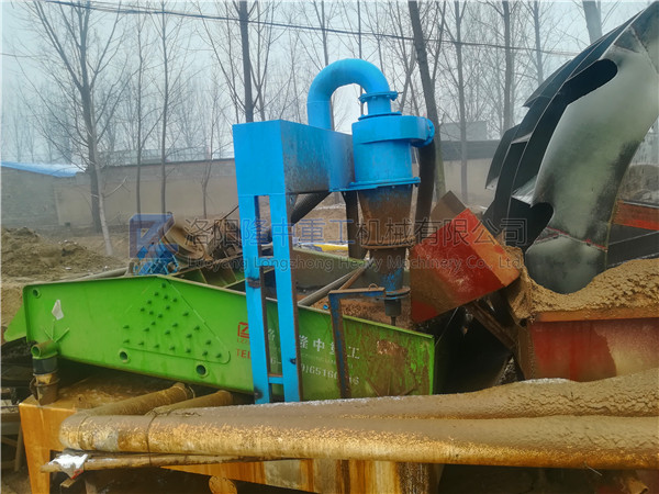 山東棗莊-<a href=http://www.nxlkjs.net/tags/xishahuishouji target=_blank class=infotextkey><a href=//tags/xishahuishouji target=_blank class=infotextkey>細(xì)沙回收機(jī)</a></a>現(xiàn)場8.jpg